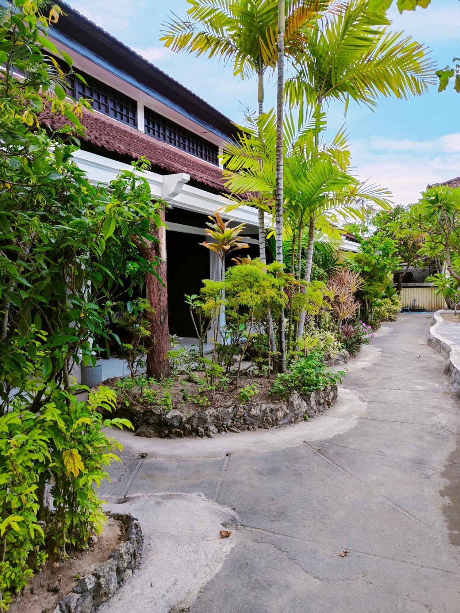 Berlian Inn Kuta Beach Ngoại thất bức ảnh