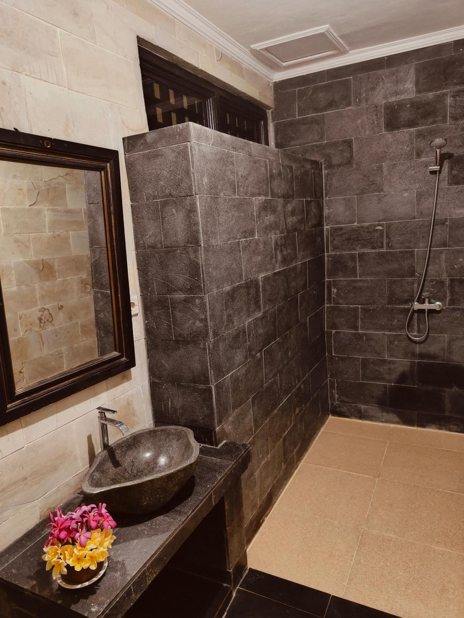Berlian Inn Kuta Beach Ngoại thất bức ảnh